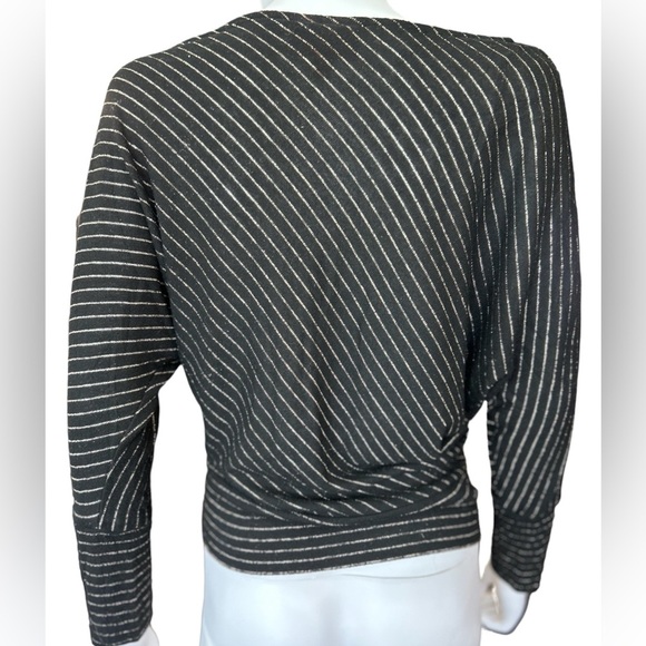 JENNIFER LOPEZ Black & Gold Sweater   Sz Small   Preloved Good Condition - Picture 2 of 6